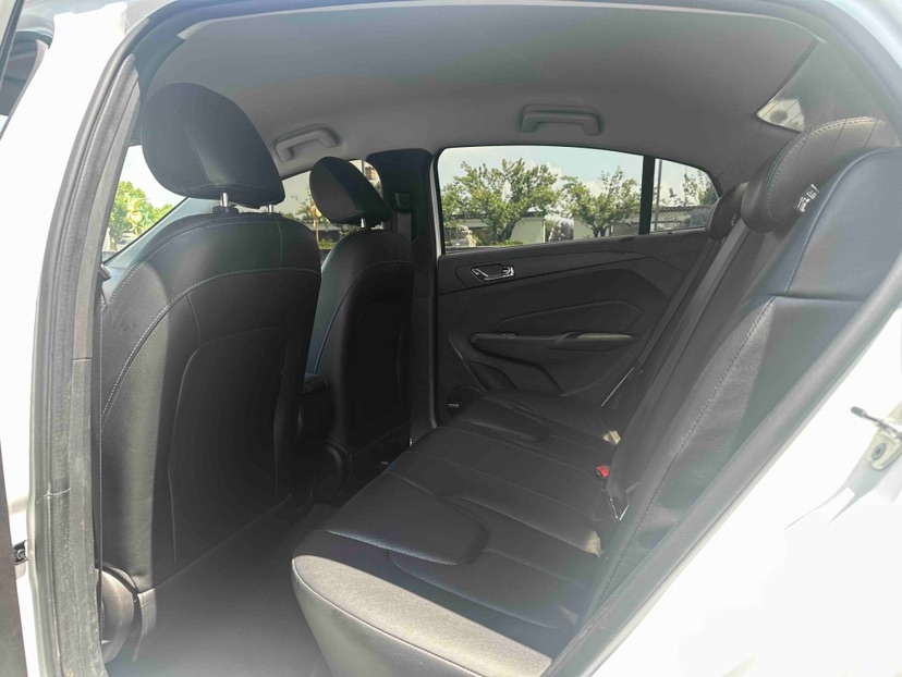 2019 car image #5