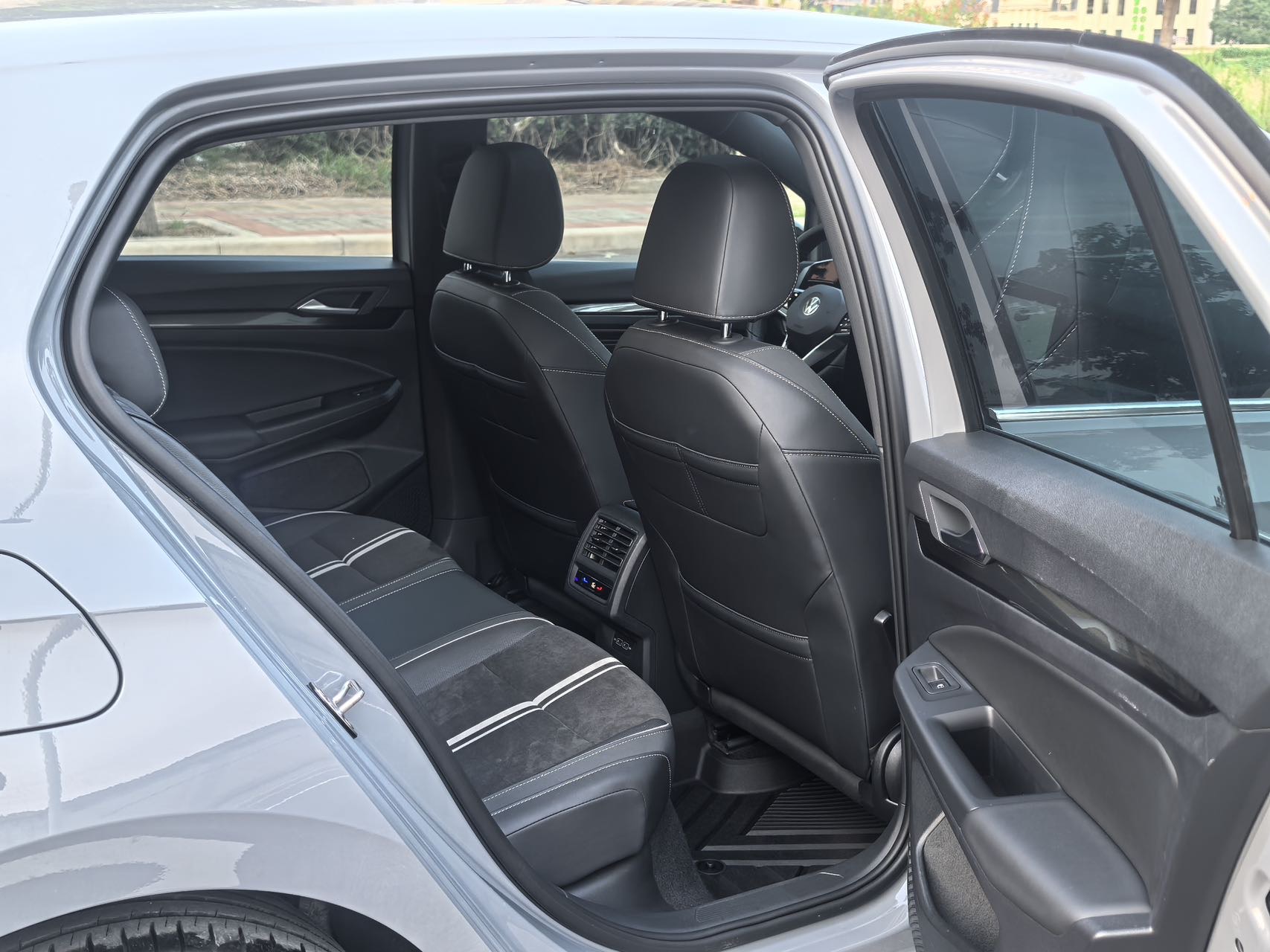 Volkswagen Golf 2022 car image #4