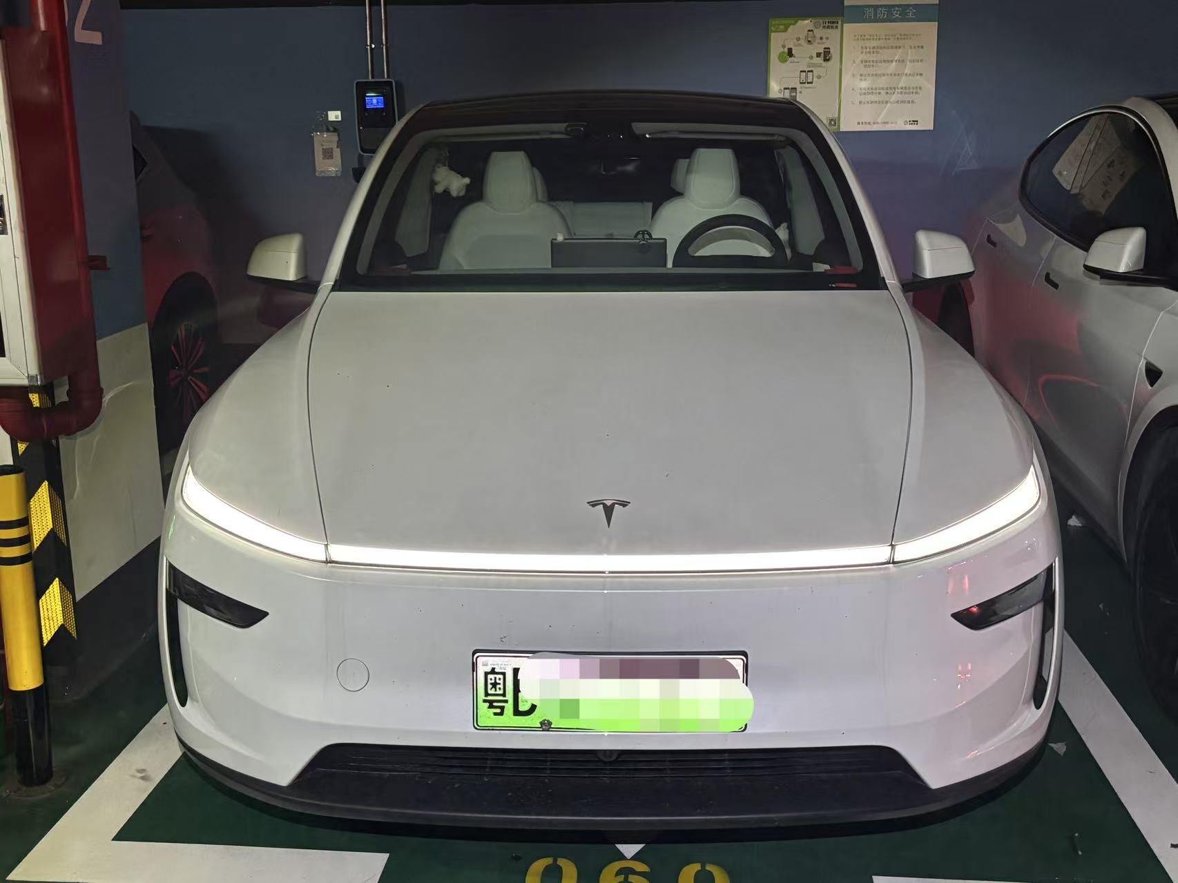 Tesla Model Y 2025 #5 Tesla Model Y 2025 car image #5
