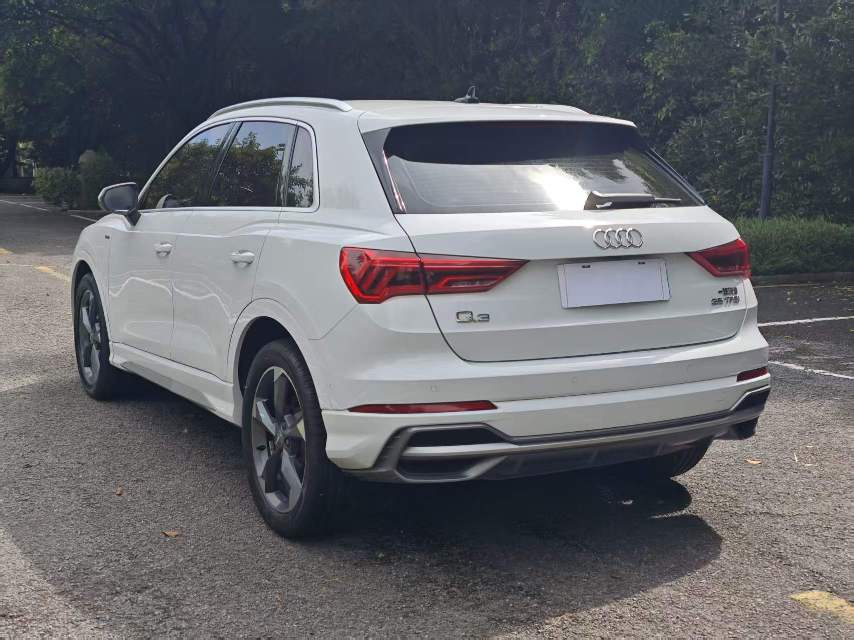 Audi Q3 2021 car image #6