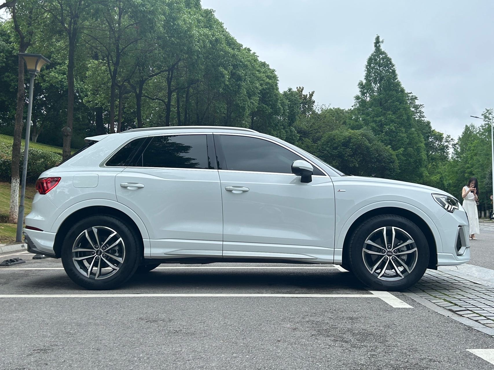 Audi Q3 2023 car image #4
