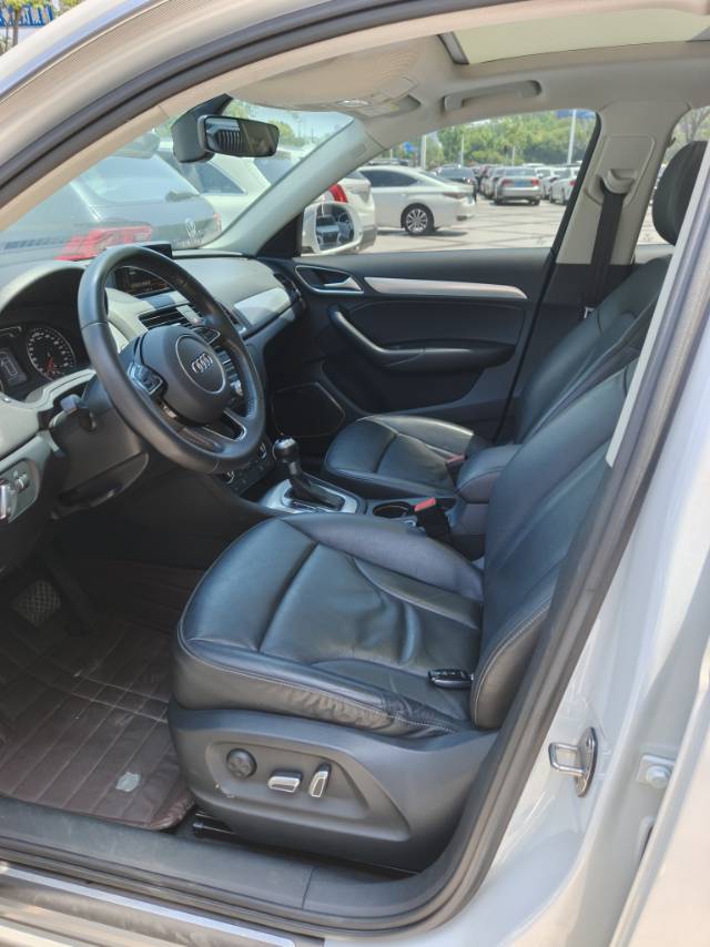 Audi Q3 2019 car image #4