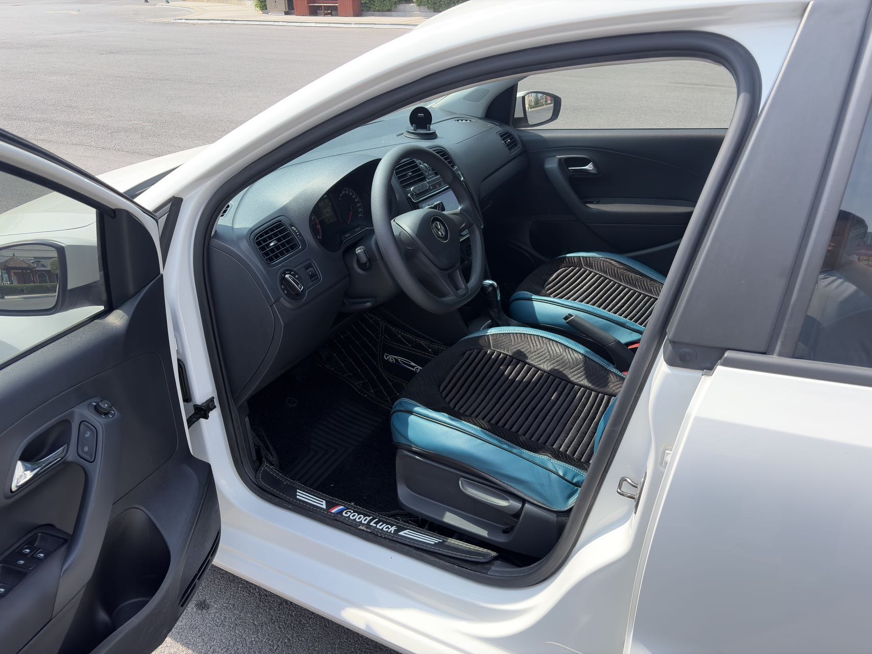 Volkswagen Polo 2018 car image #11
