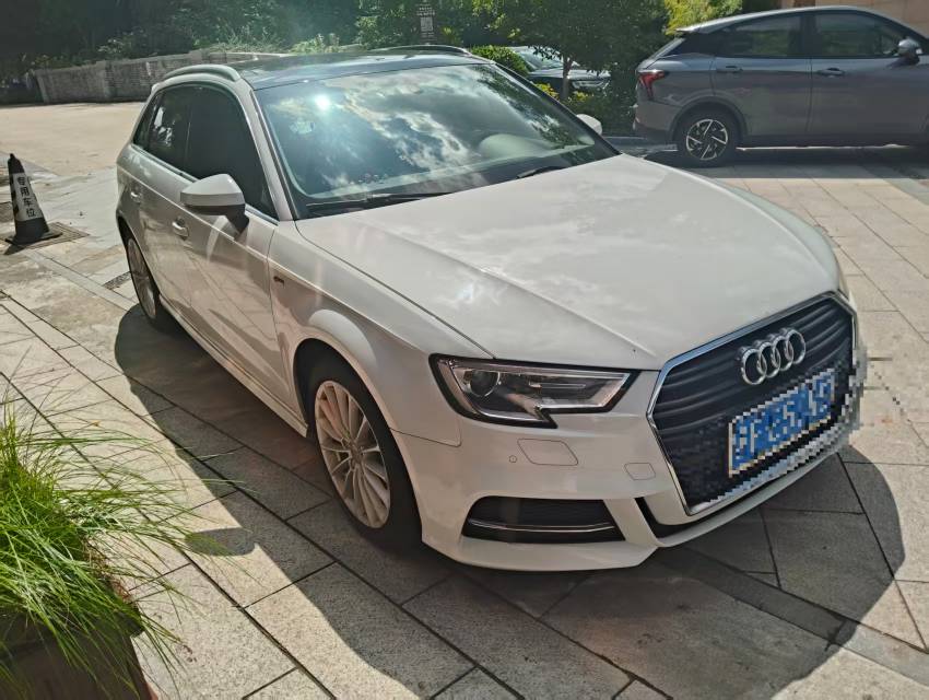 Audi A3 2018 car image #2