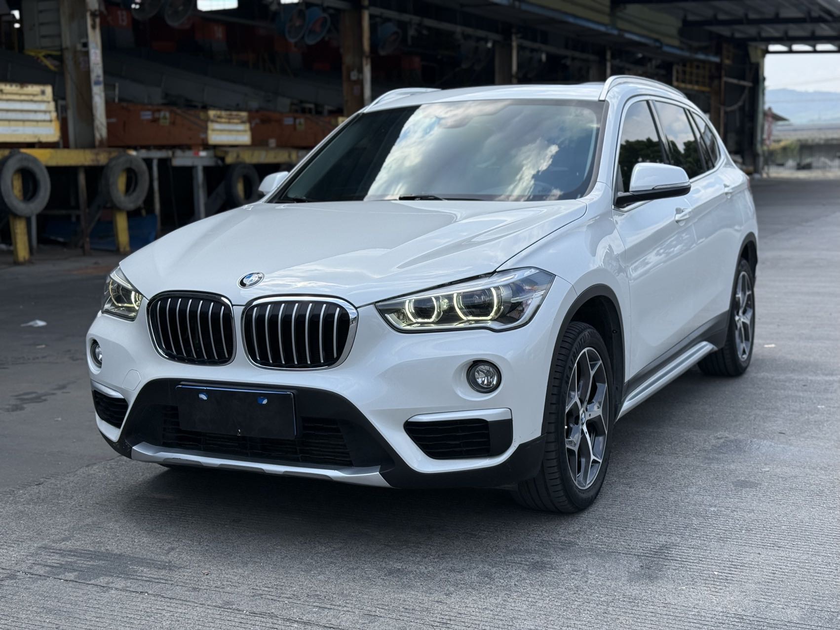 BMW X1 2018 BMW X1 2018 car image