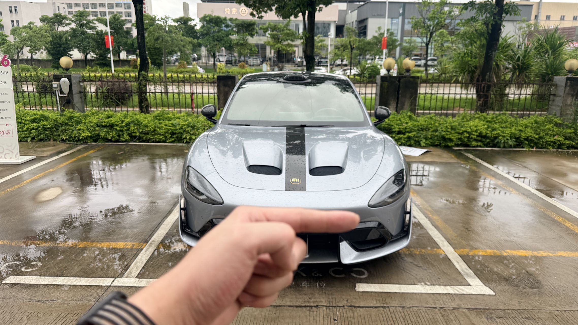 MI SU7 Ultra 2025 car image #2