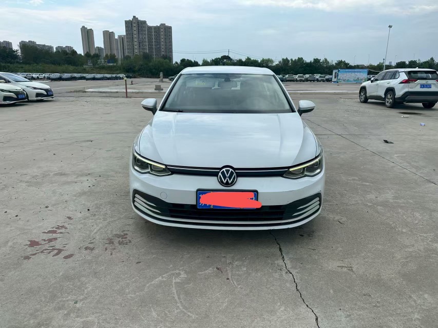 Volkswagen Golf 2023 car image #2
