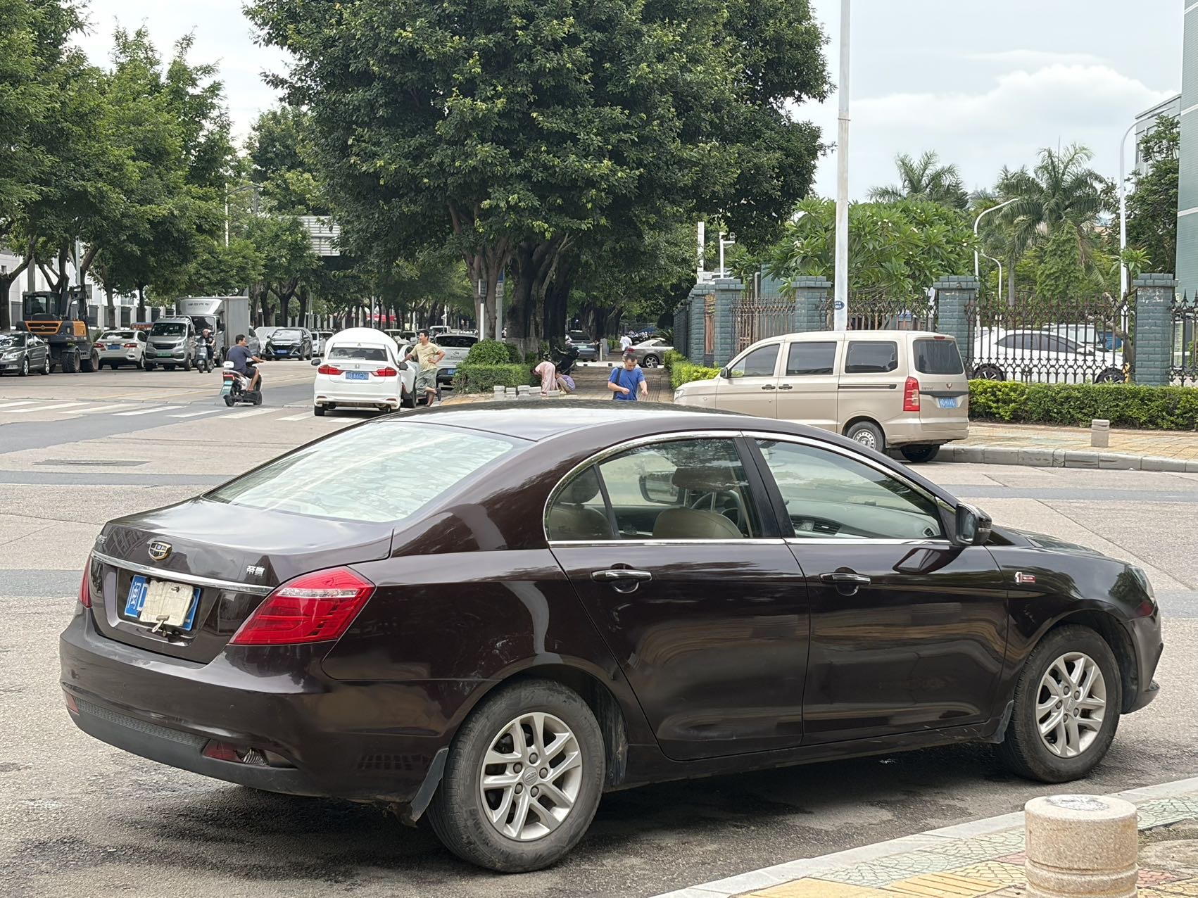 GEELY Emgrand 2017 #9 GEELY Emgrand 2017 car image #9