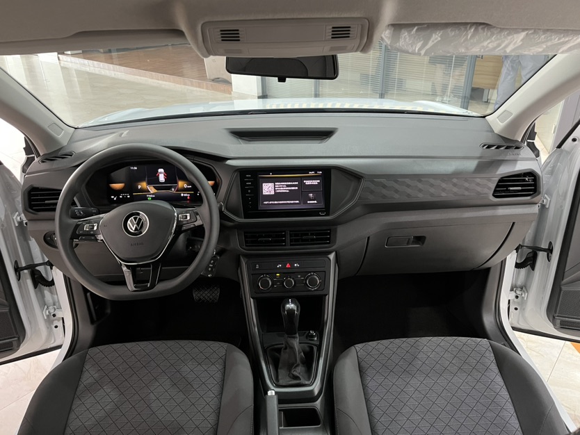 Volkswagen T-Cross 2023 car image #9