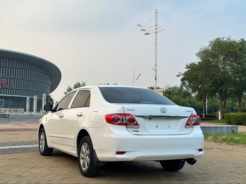 Toyota Corolla 2011 immagine di auto #6