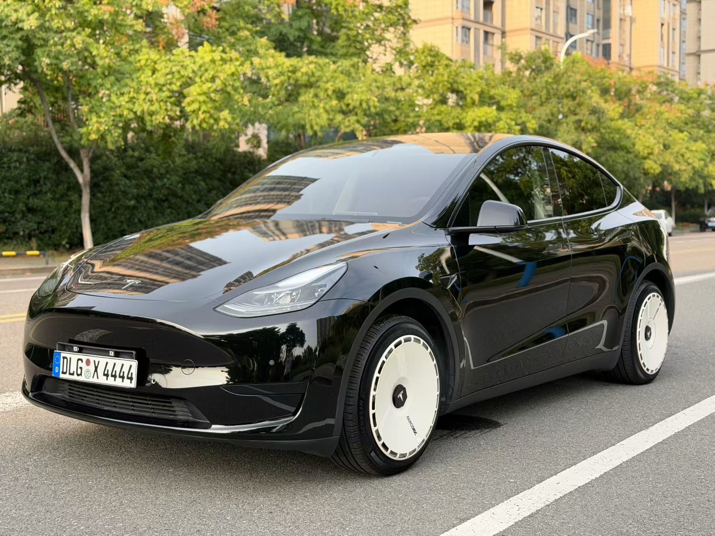 Tesla Model Y 2022 Tesla Model Y 2022 car image