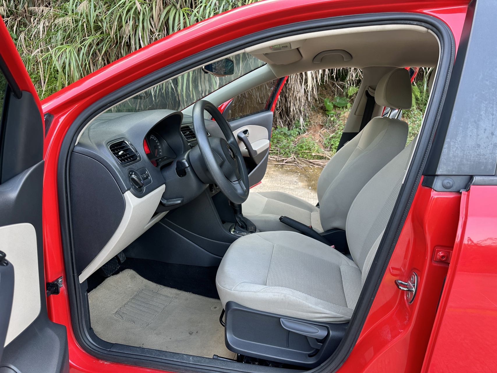 Volkswagen Polo 2014 car image #4