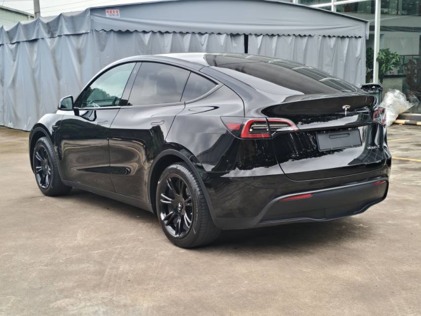 Tesla Model Y 2023 #4 Tesla Model Y 2023 car image #4