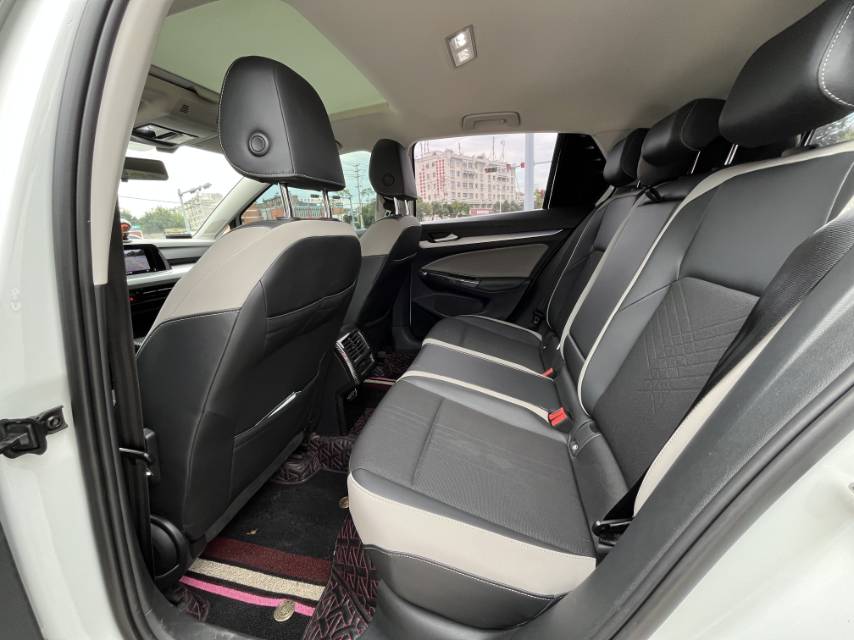 Volkswagen Golf 2021 car image #6