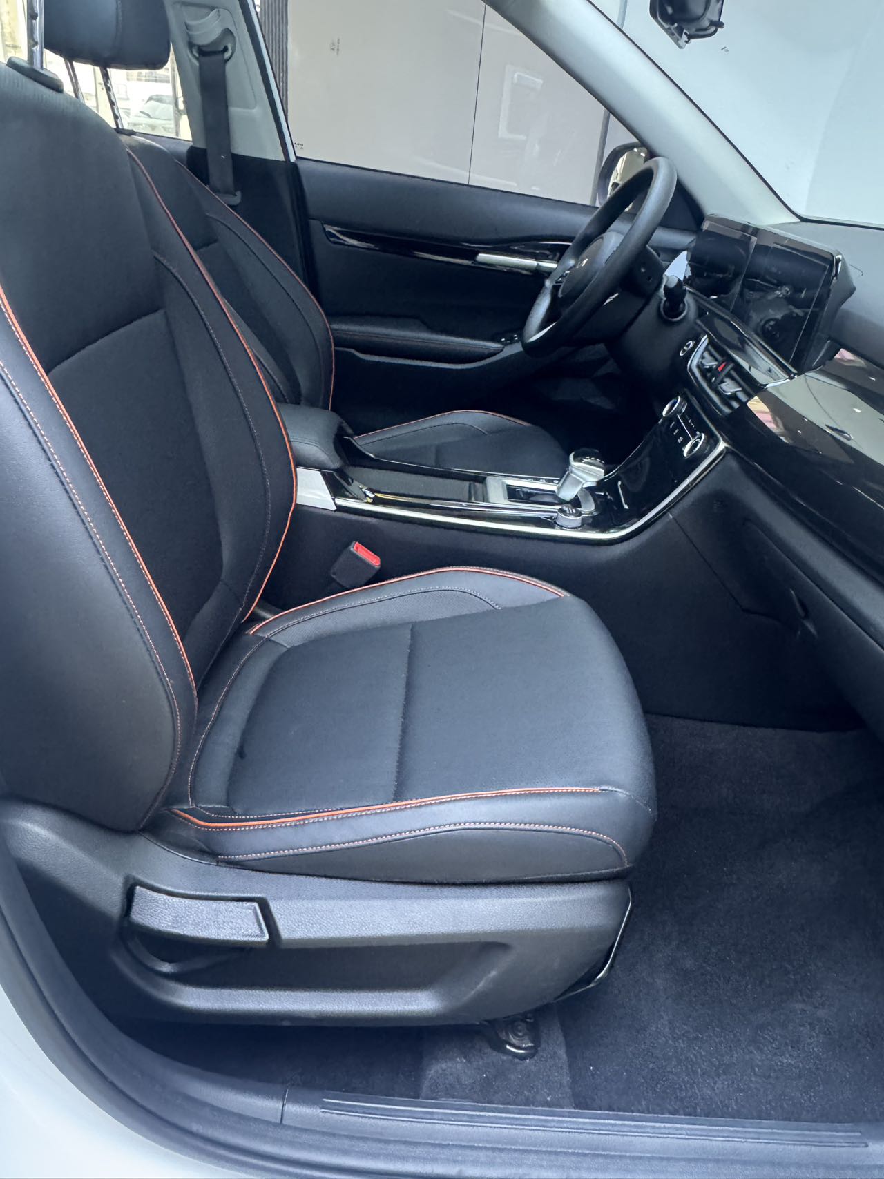 Kia Seltos 2023 car image #12