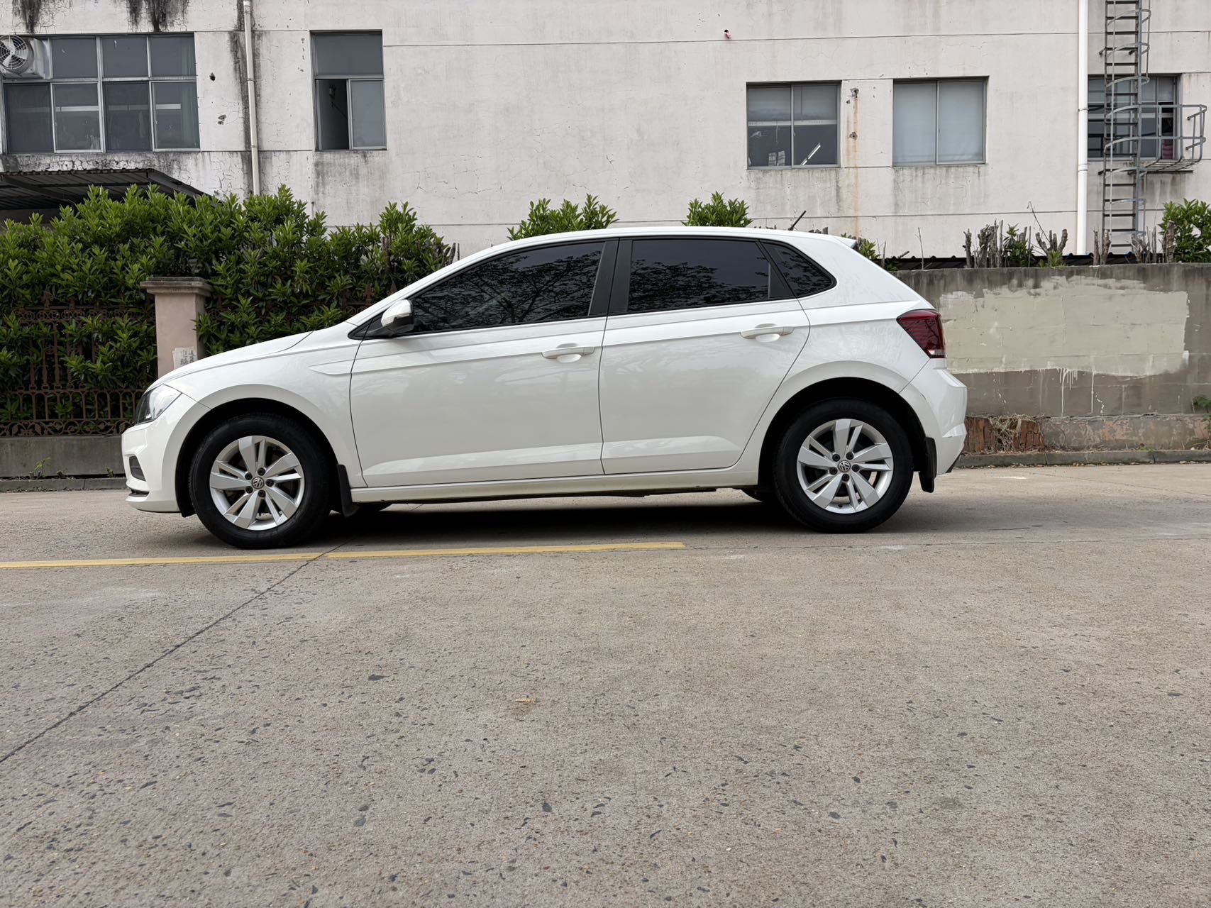 Volkswagen Polo 2020 car image #2