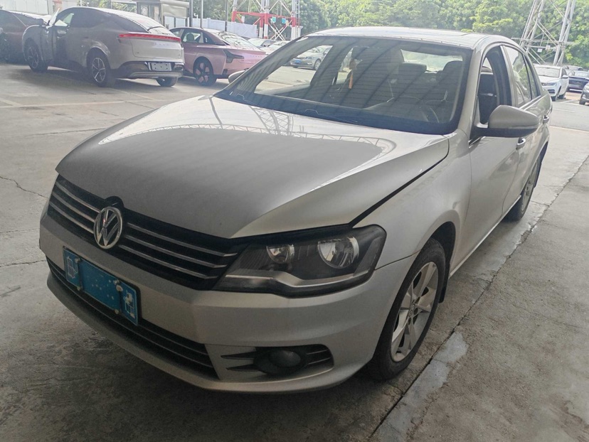 Volkswagen Bora 2013 car image 