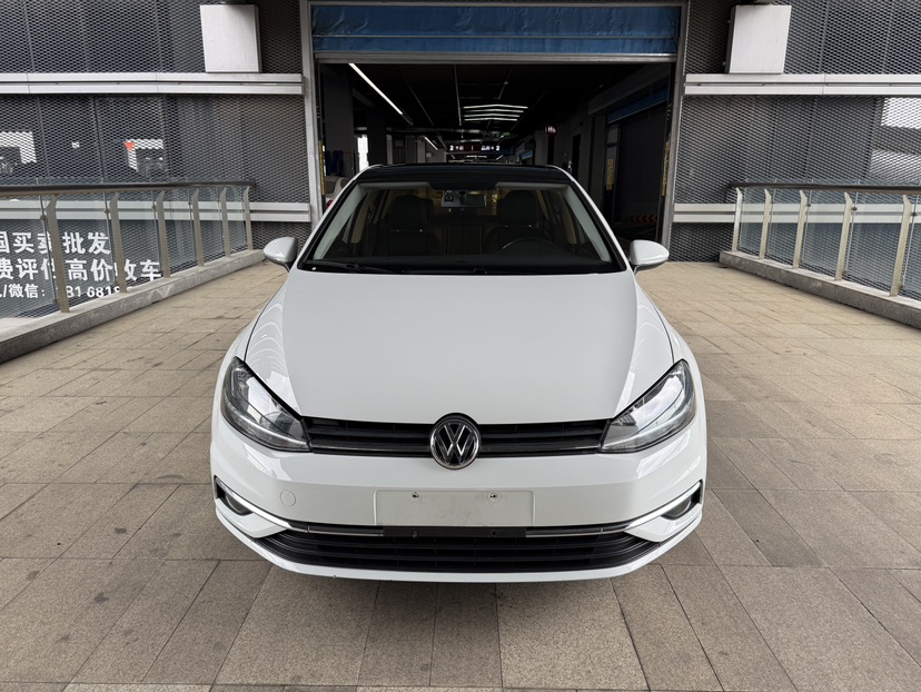 Volkswagen Golf 2018 car image #2