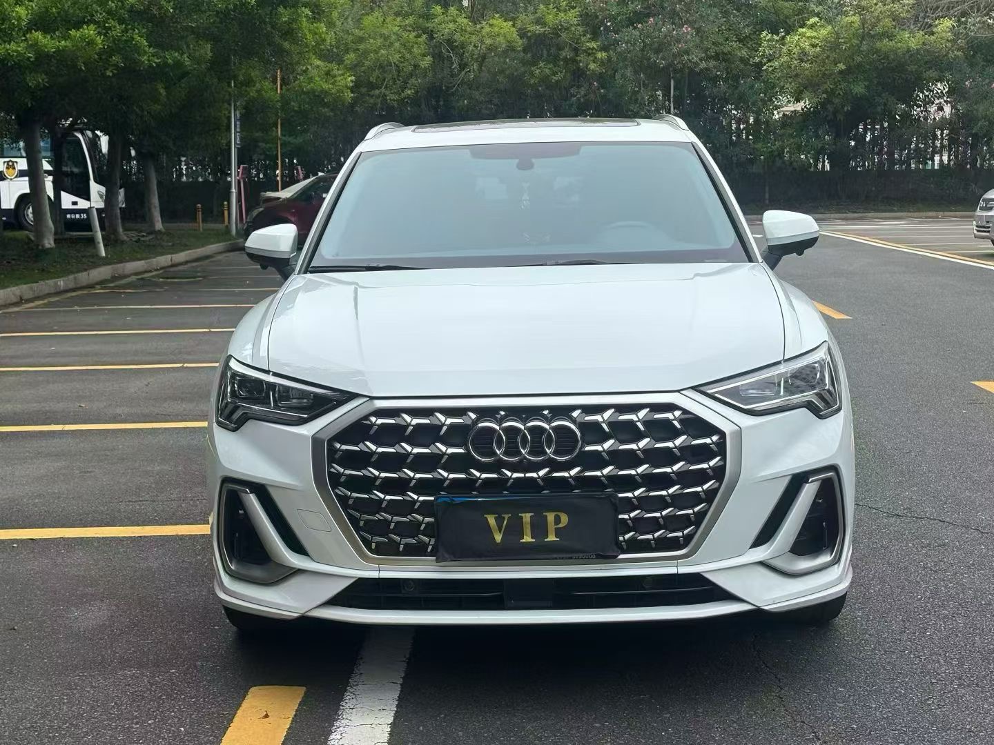 Audi Q3 2024 car image #2