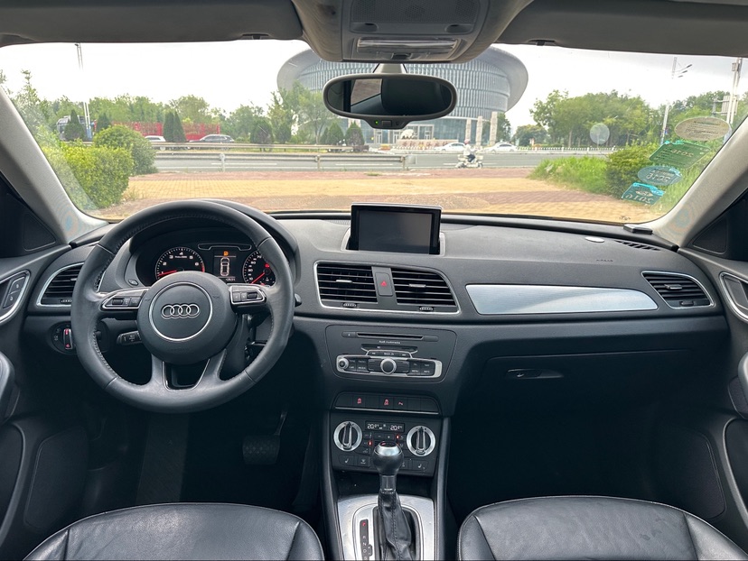 Audi Q3 2014 car image #9