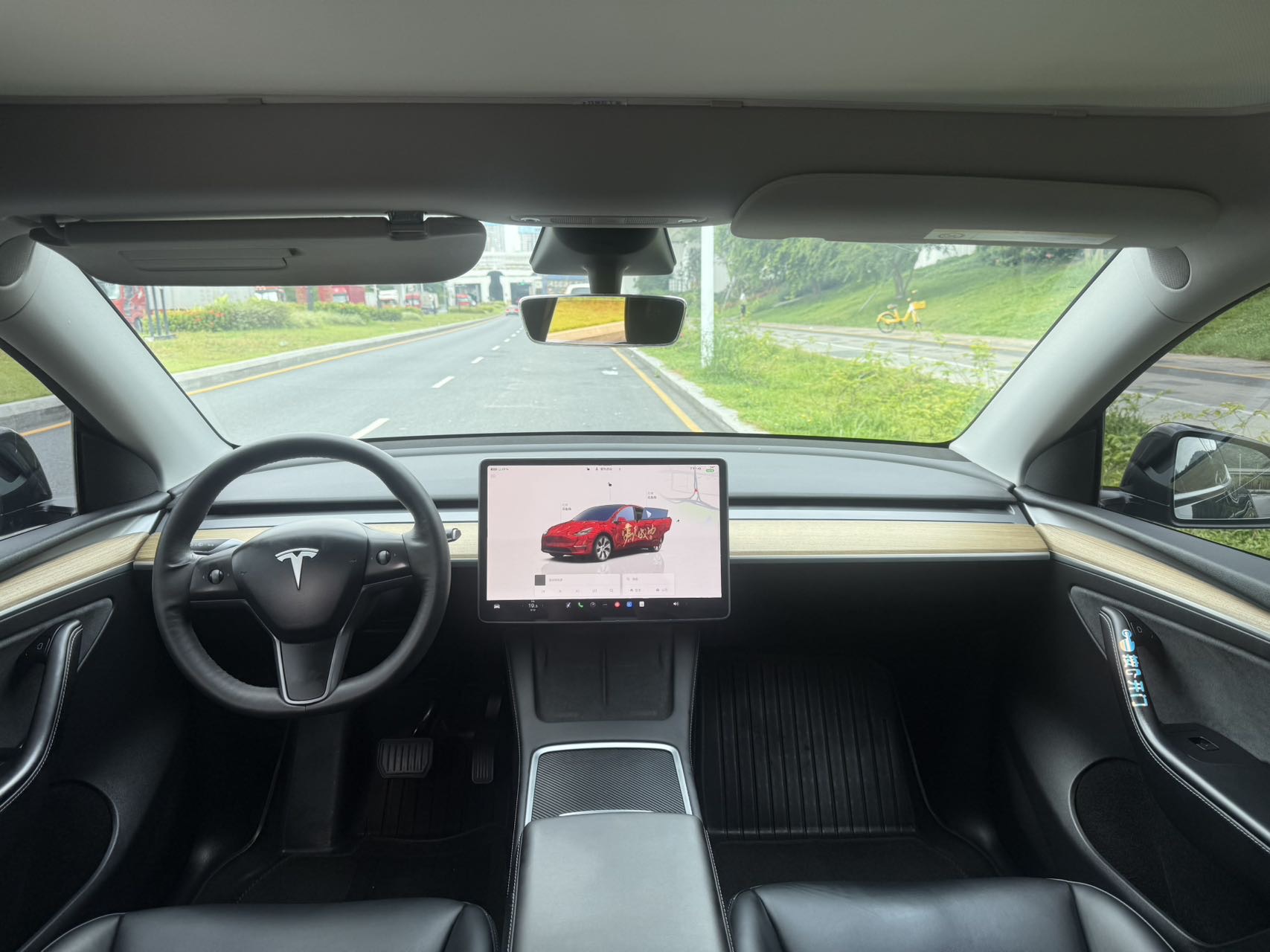 Tesla Model Y 2023 car image #9