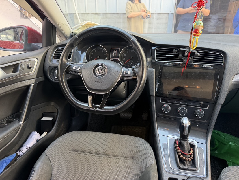 Volkswagen Golf 2018 car image #8