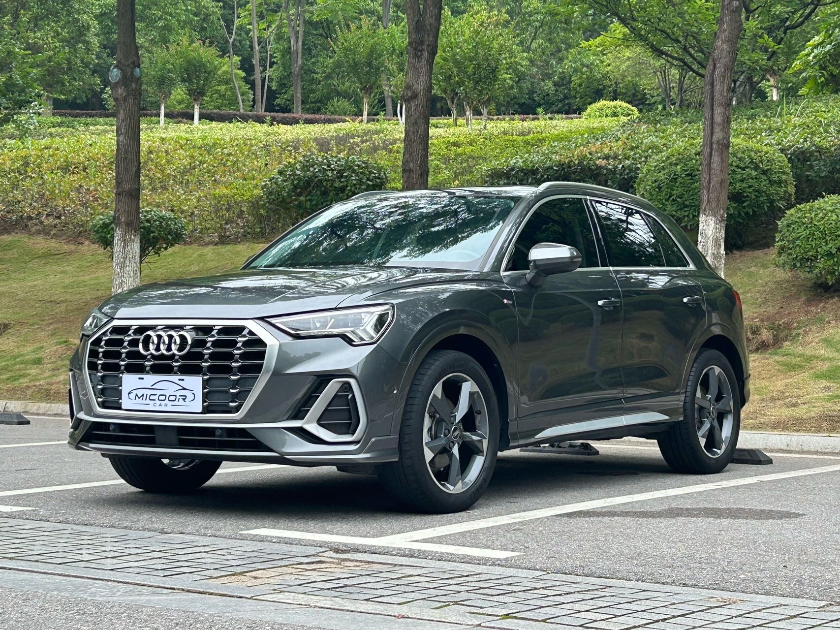 Audi Q3 2022 car image 