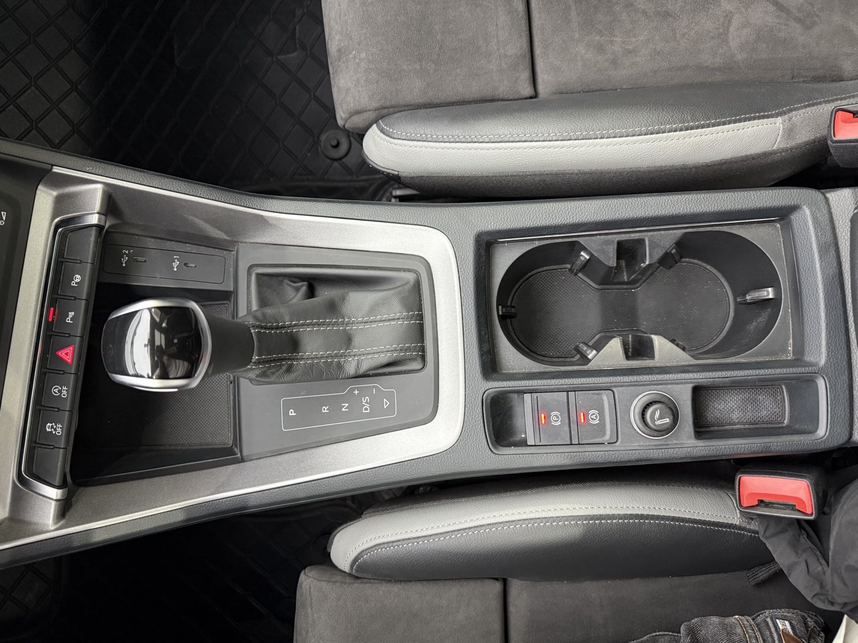 Audi Q3 2022 car image #12