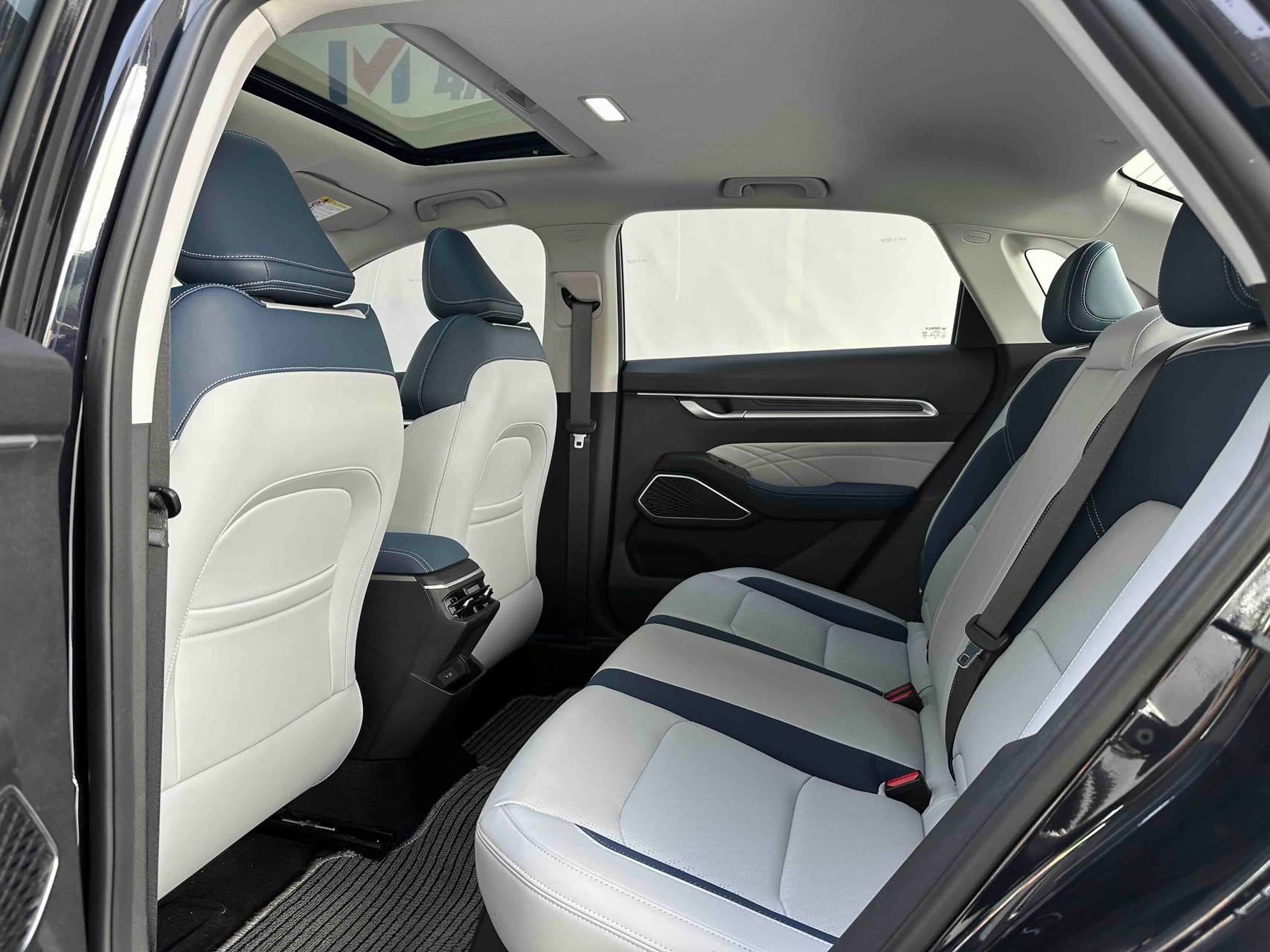 GEELY Emgrand 2022 car image #7