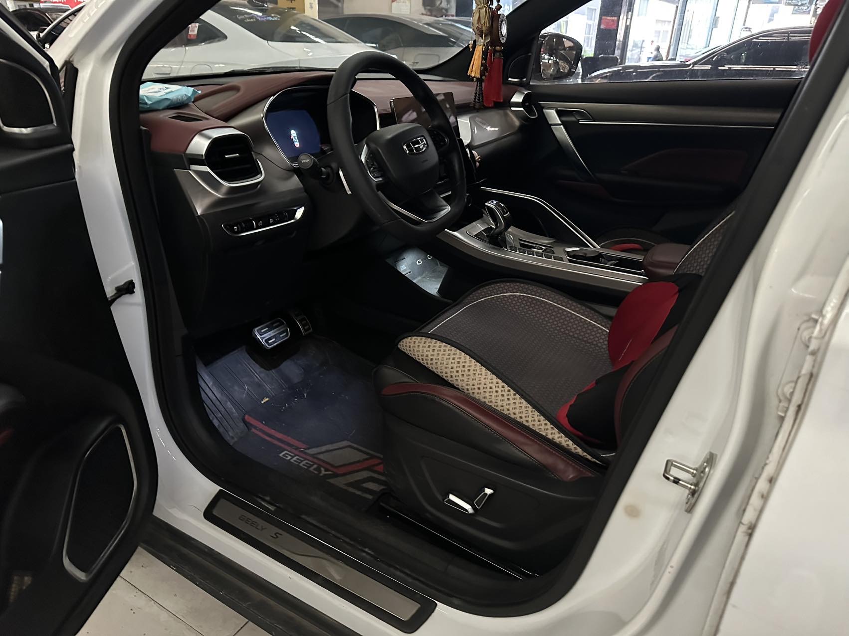 GEELY Coolray 2019 car image #3
