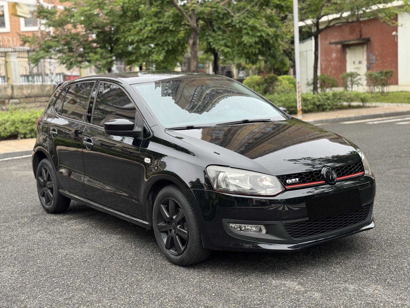 Volkswagen Polo 2011 car image #3