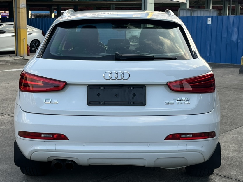 Audi Q3 2016 car image #7