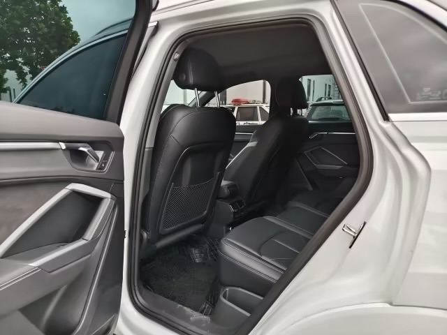 Audi Q3 2024 car image #4