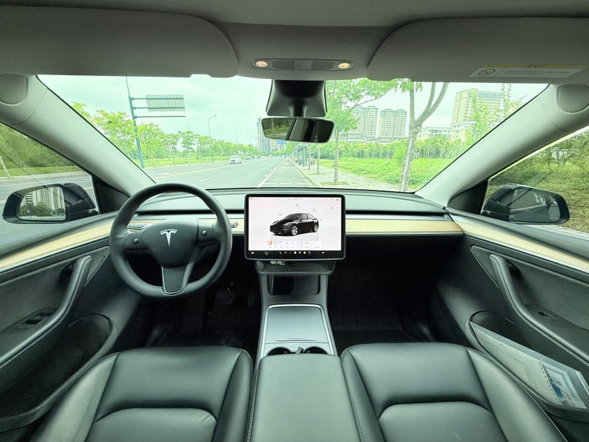 Tesla Model Y 2023 car image #5
