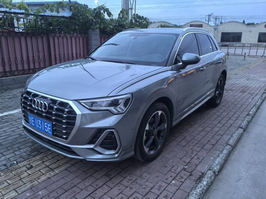 Audi Q3 2022 immagine di auto 