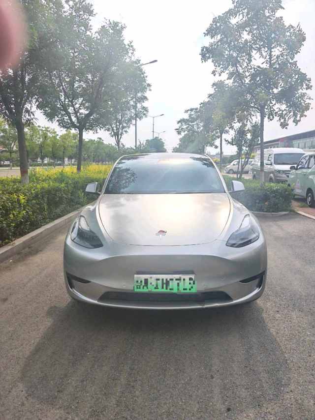 Tesla Model Y 2022 car image #2