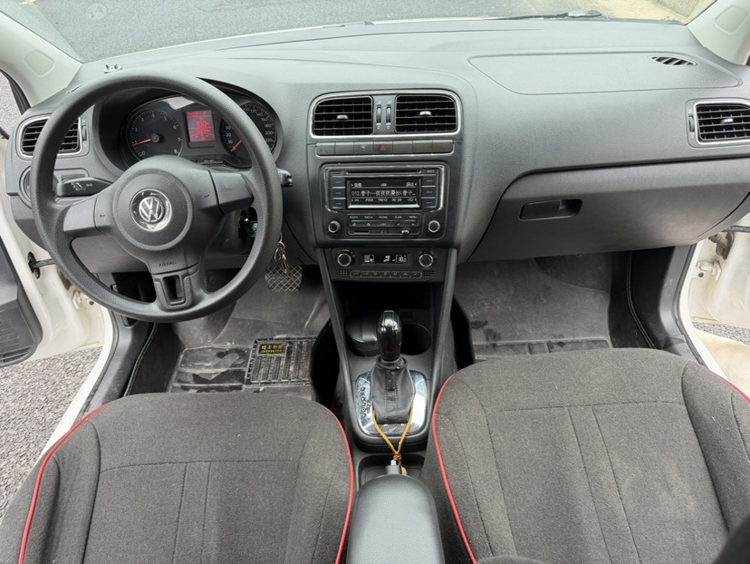 Volkswagen Polo 2013 car image #9