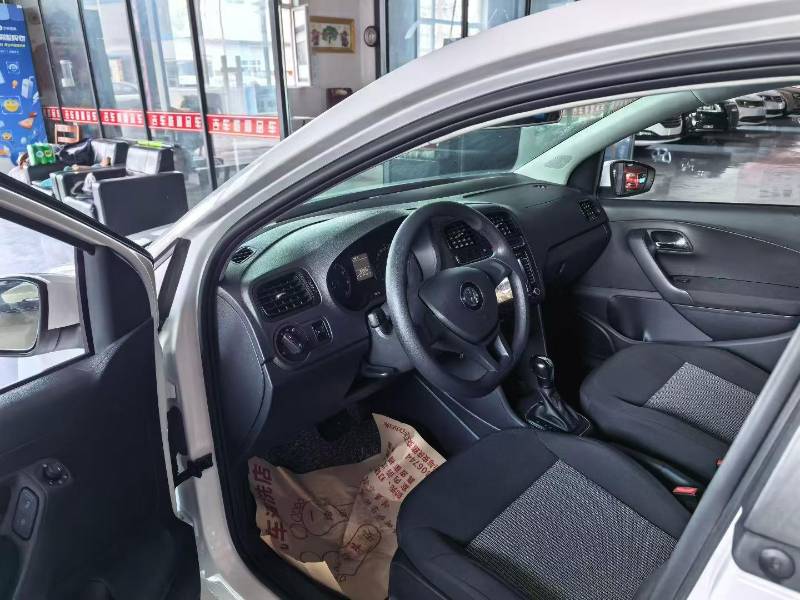 Volkswagen Polo 2016 car image #3