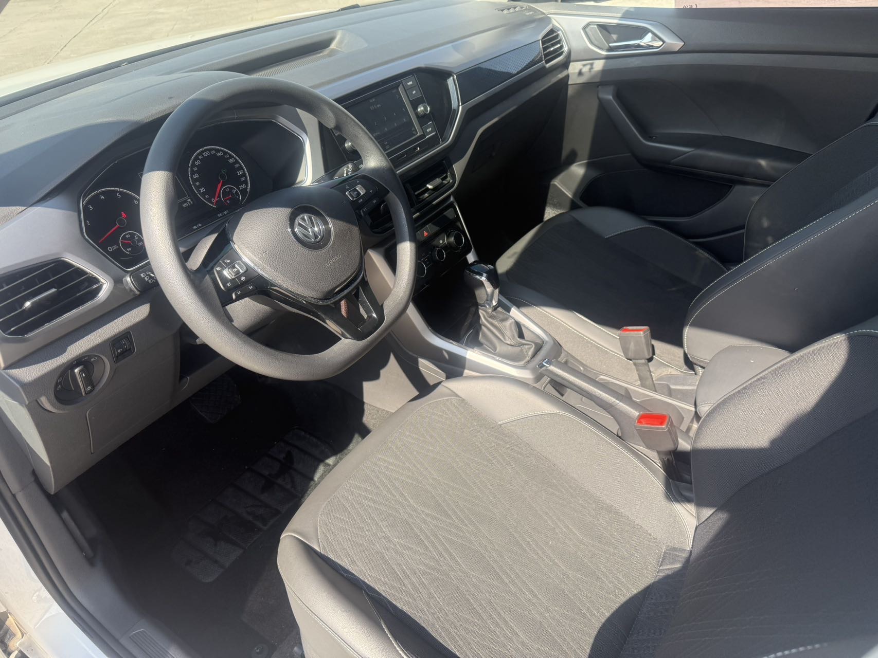 Volkswagen T-Cross 2019 #4 Volkswagen T-Cross 2019 car image #4
