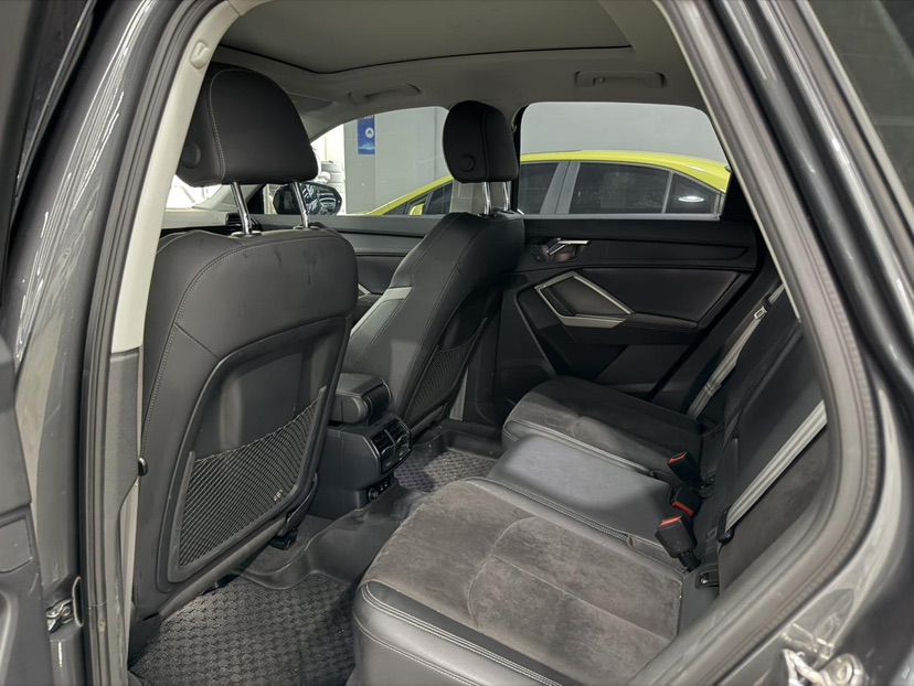 Audi Q3 2022 car image #9