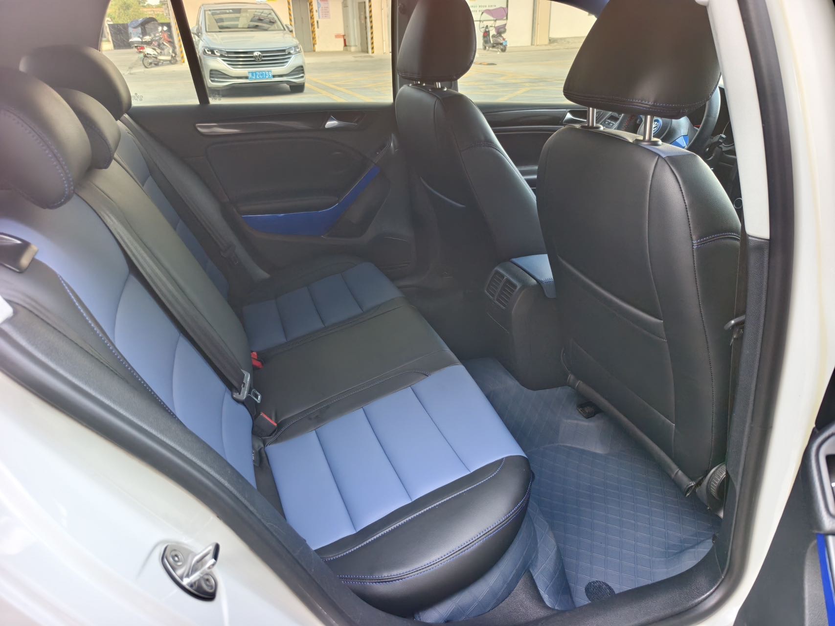 Volkswagen Golf 2014 car image #8