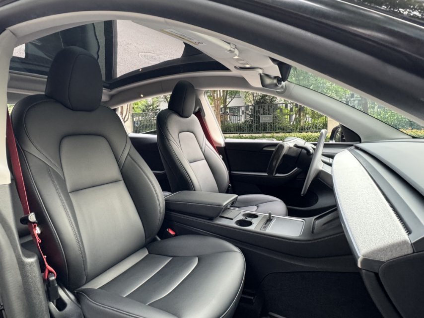 Tesla Model Y 2023 car image #13