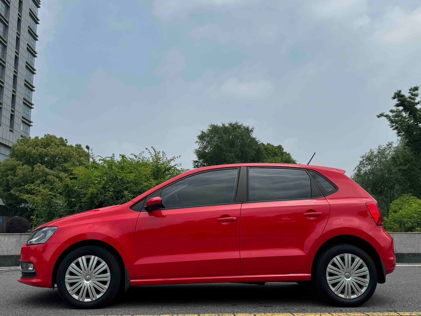 Volkswagen Polo 2017 car image #3