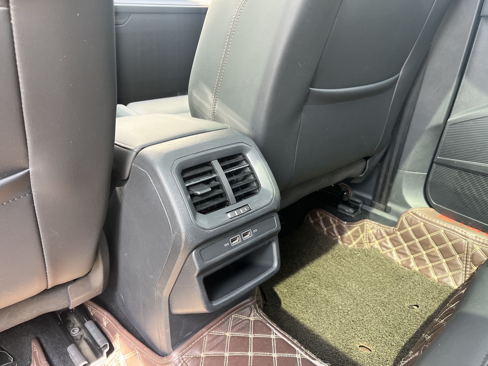 Volkswagen Tharu 2019 #19 Volkswagen Tharu 2019 car image #19