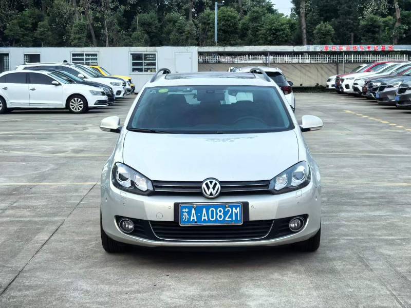 Volkswagen Golf (Imported) 2011 car image #2