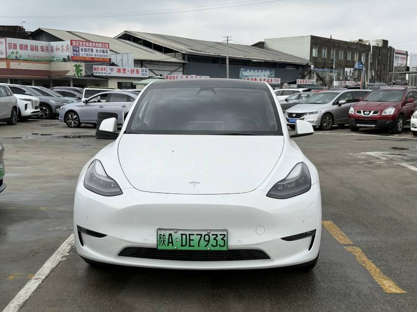 Tesla Model Y 2021 car image #2