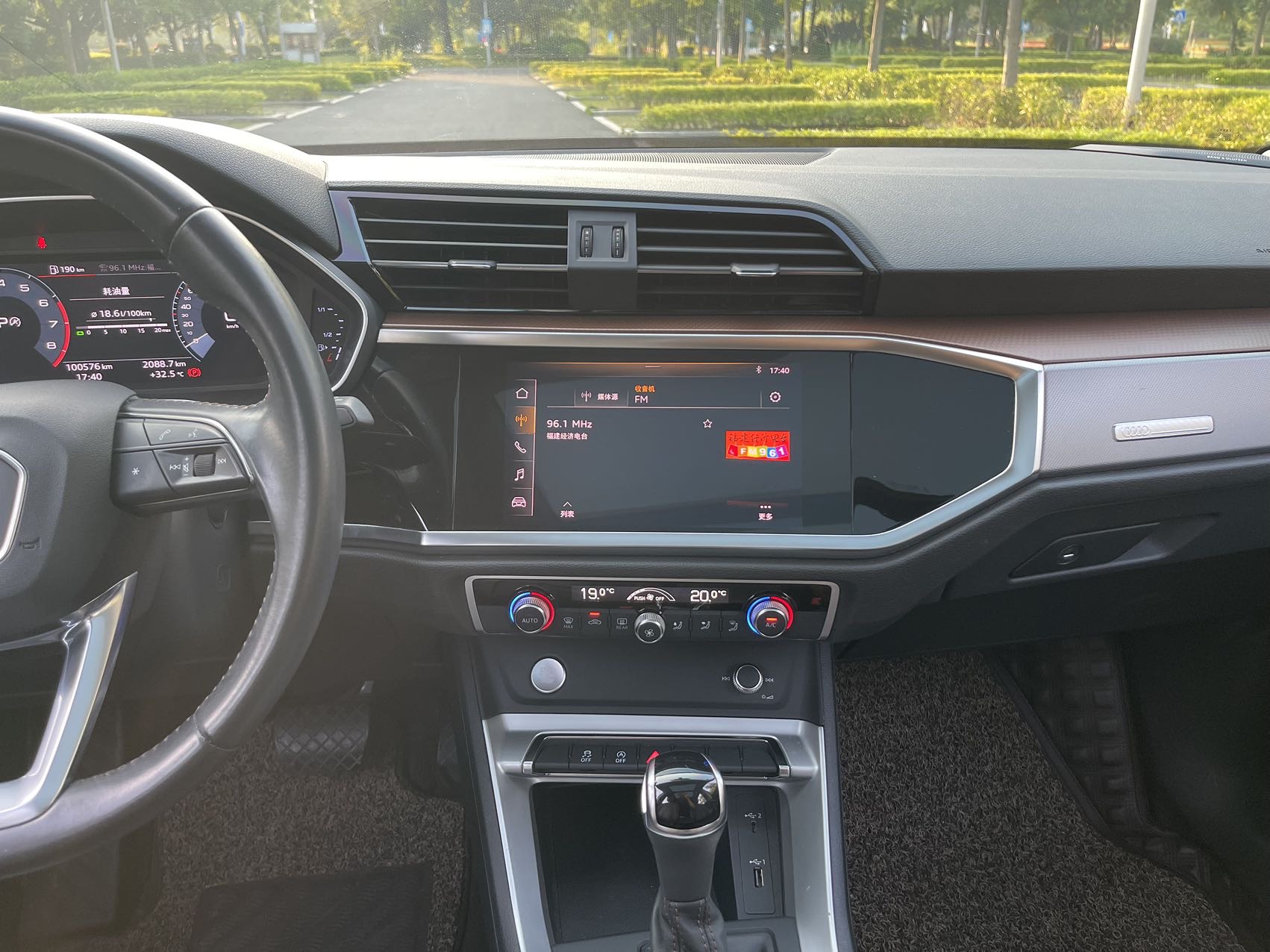 Audi Q3 2019 car image #10