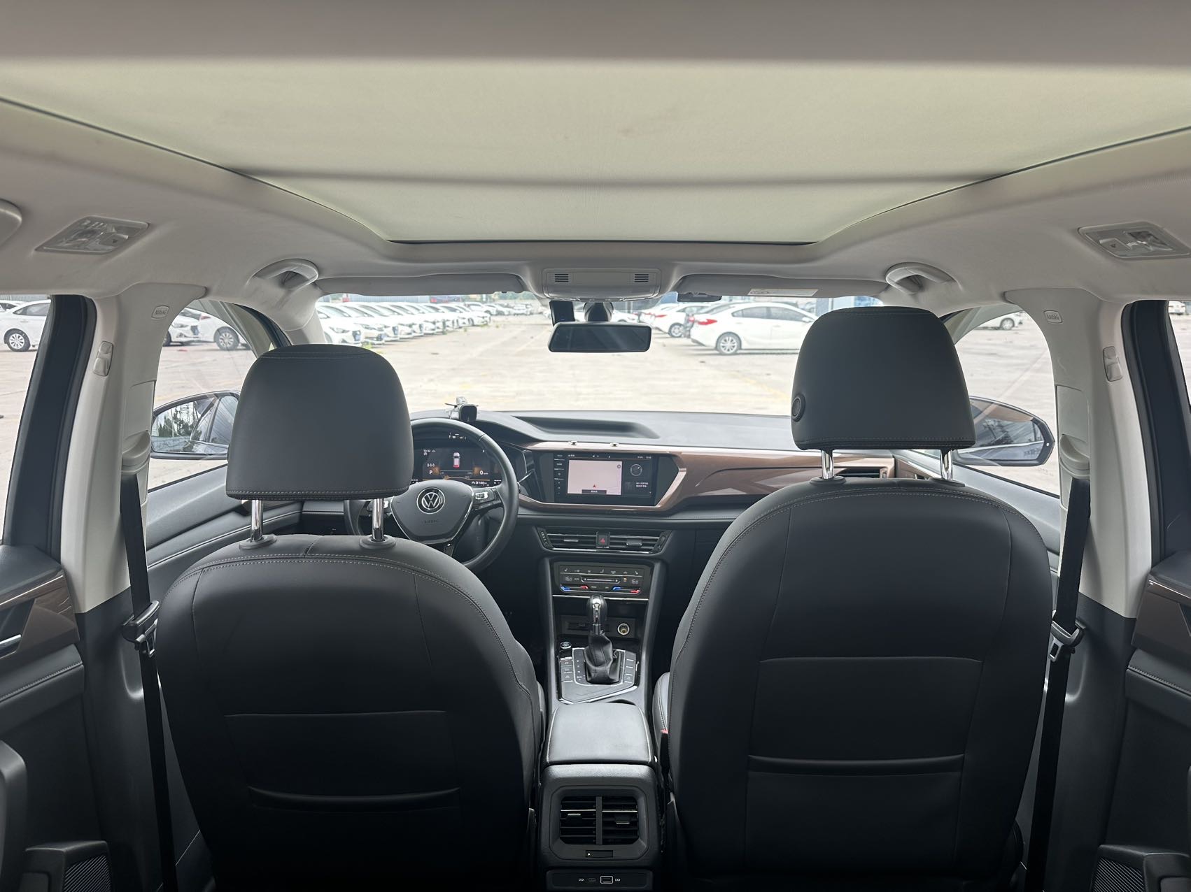 Volkswagen Tharu 2023 car image #9