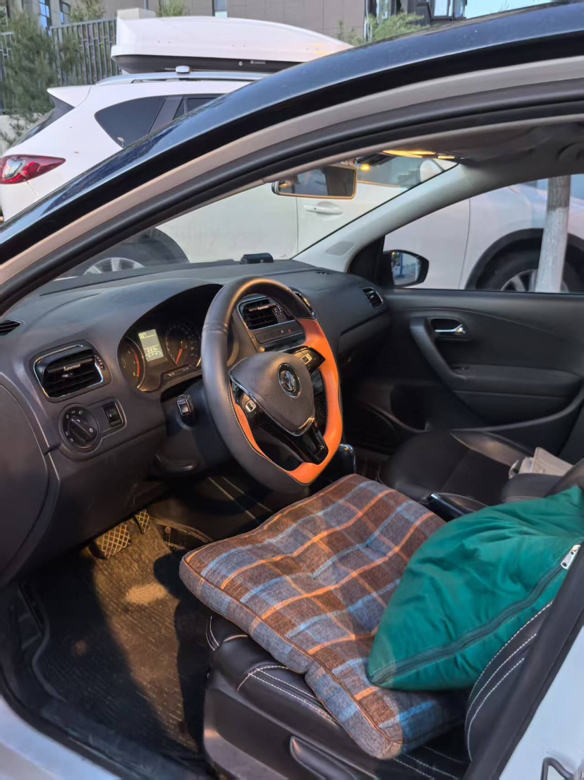 Volkswagen Polo 2018 car image #2