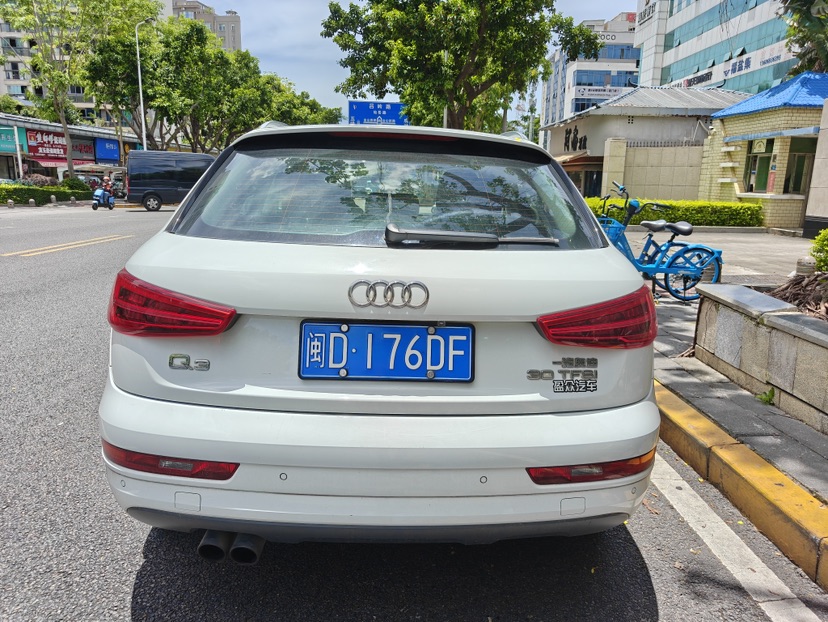 Audi Q3 2018 car image #4
